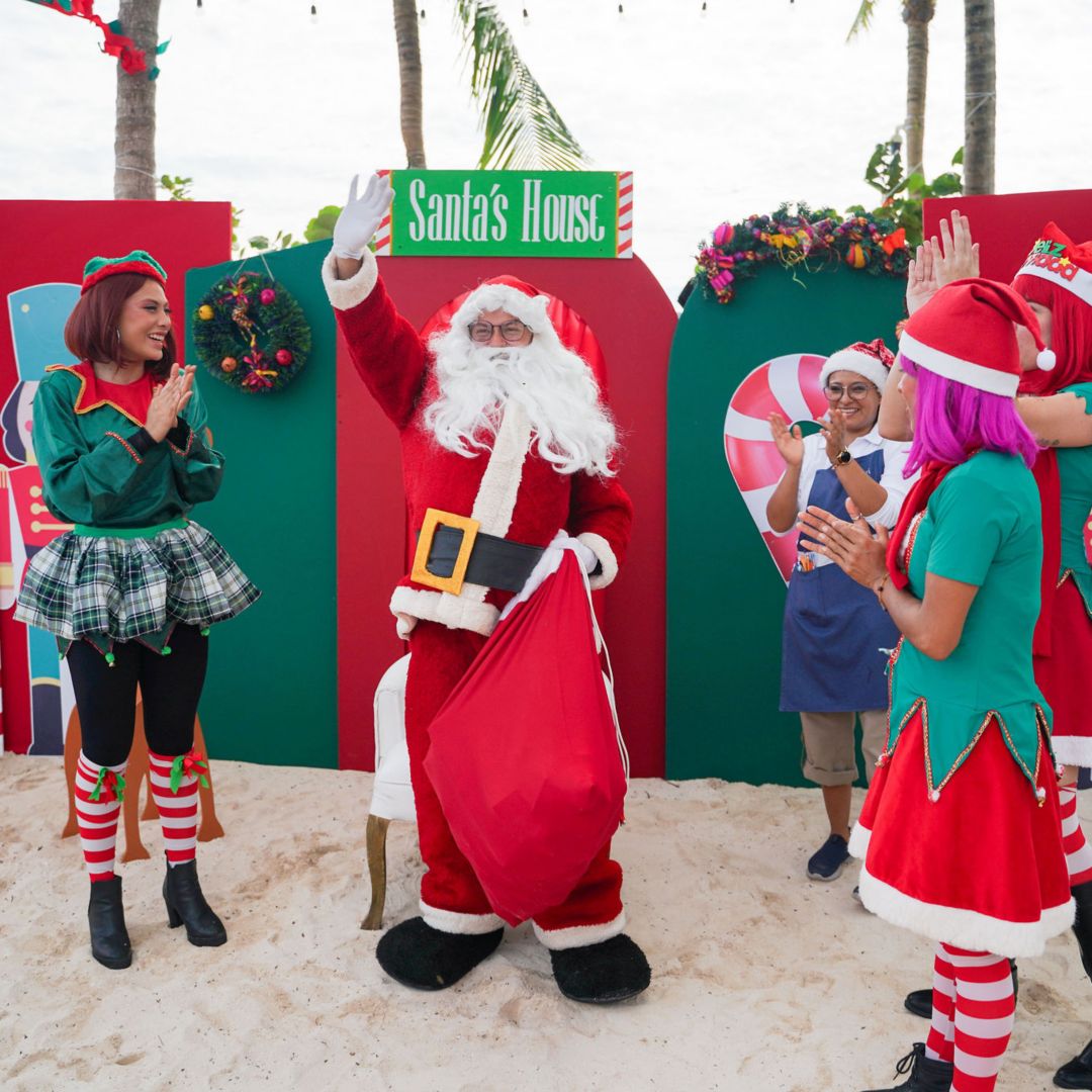 Santa Clause at Rosewood Mayakoba